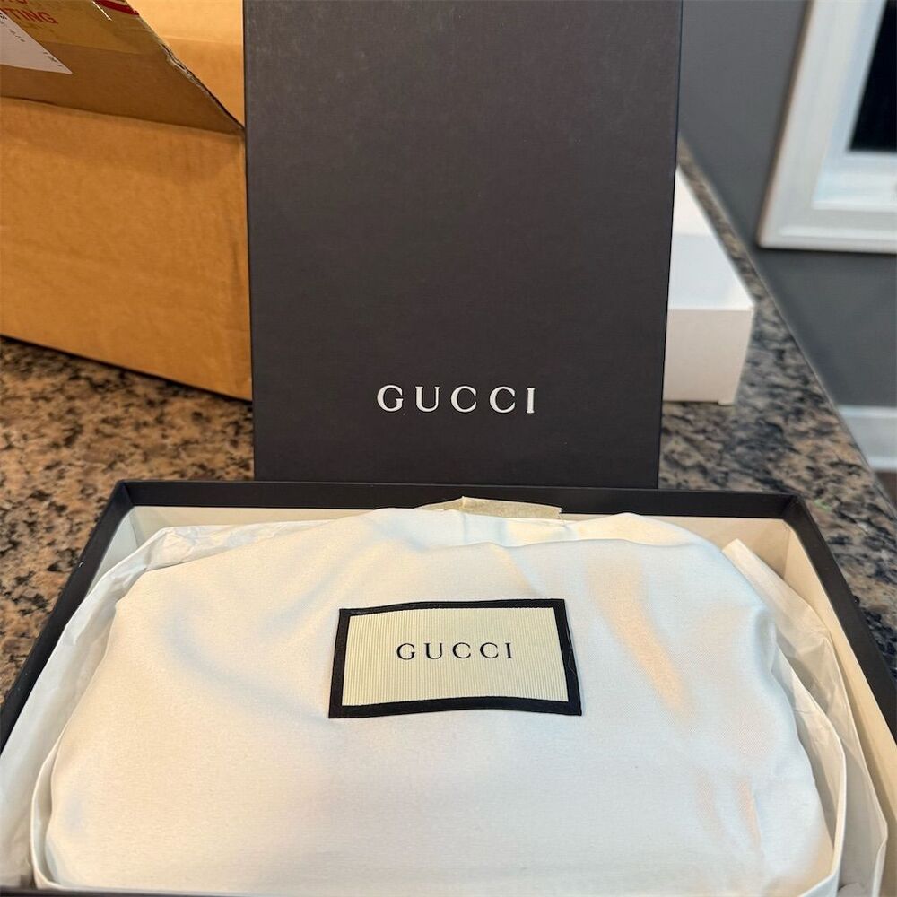 Gucci Women's Black Shoulder Bag with Silver Chain & GG Logo - Picture 2 of 11